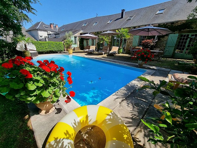 1 La Piscine au soleil