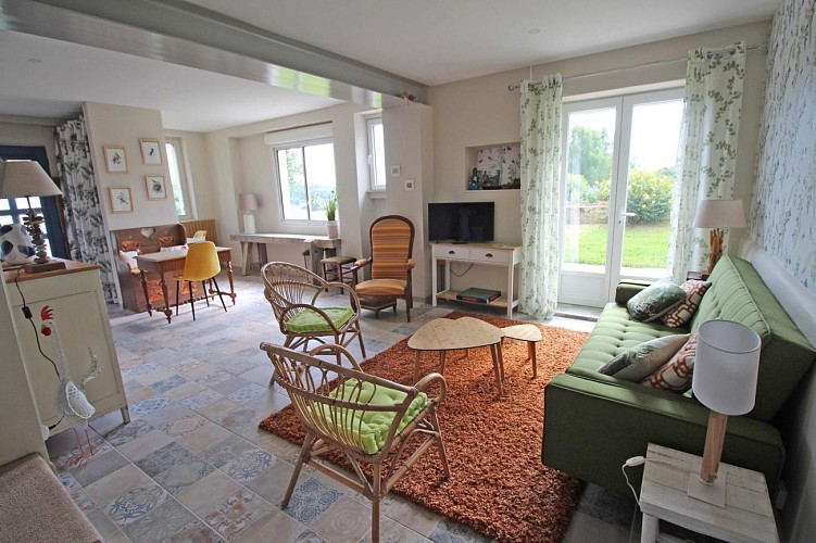 Gite de Gaby et Jean à Coussac Bonneval en Haute-Vienne, Nouvelle Aquitaine - sejour salon_4