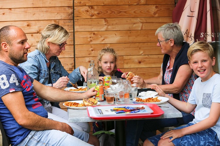 normandie-luge-restaurant-Les-trois-sens-couverts-salle-séminaire-réunions