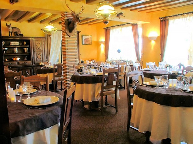 Auberge-A-la-Tete-de-Lard-La-Ferte-Imbault-2