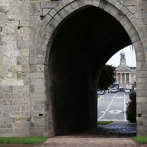 Cambrai- De poort van Parijs