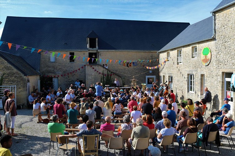 Auberge collective de L'Arbre