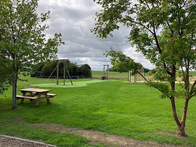 Aire de pique-nique derrière la salle Saint Joseph