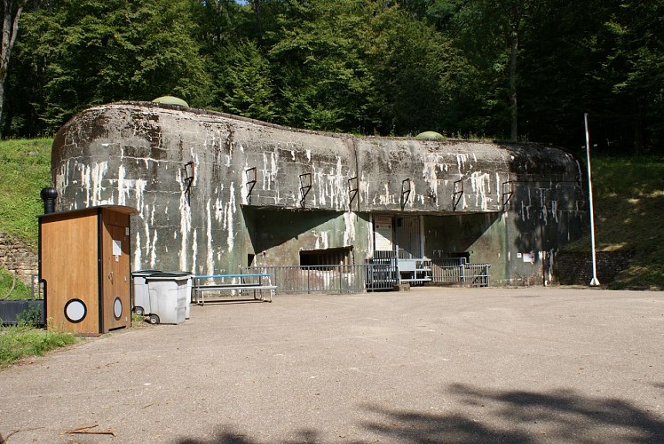 Espace pique-nique devant l'ouvrage du Galgenberg