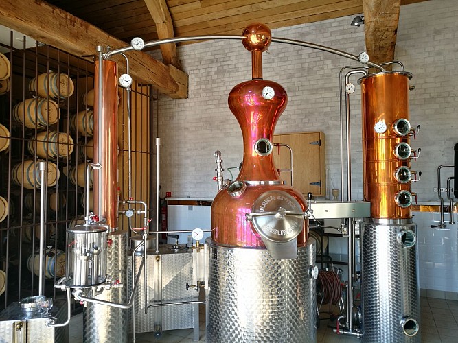 Micro-distillerie Ferme de Mont-Saint-Jean - intérieur 2