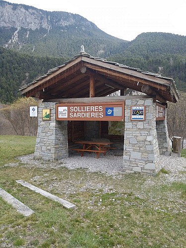 Arrêt de bus N°360 : Les Favières