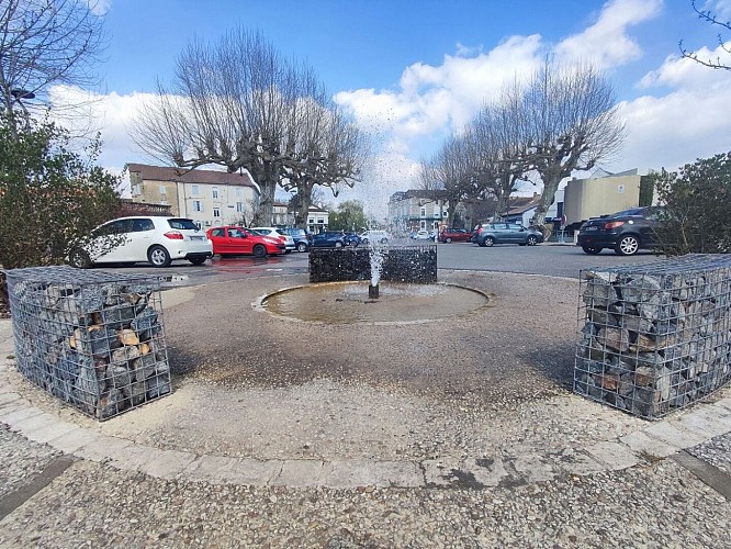 Fontaine place de la république 10 2