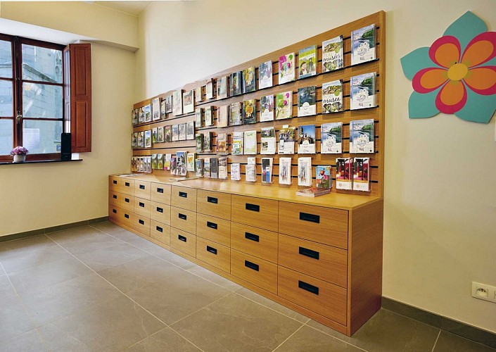 Maison du Tourisme Terres-de-Meuse - présentoir