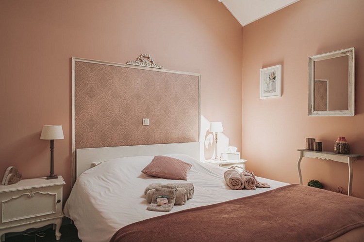 "Côté Grange"'s bedroom in Philippeville