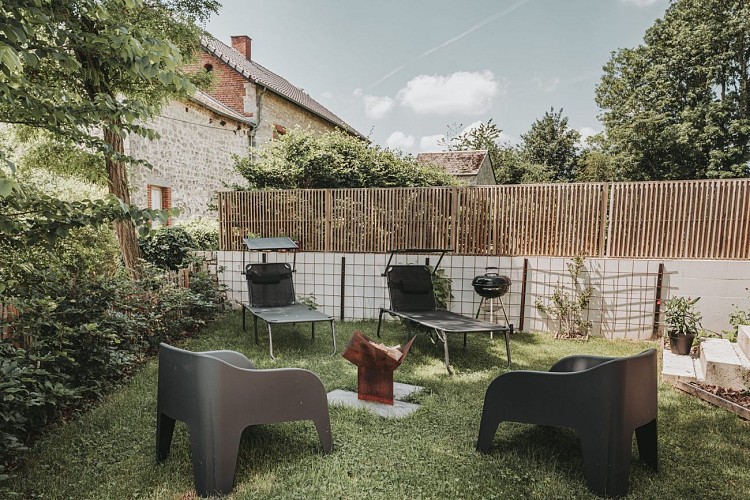 "Côté Grange"'s garden in Philippeville