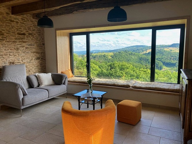 LocationBlanchard-Albignac_salonAvecVue_4