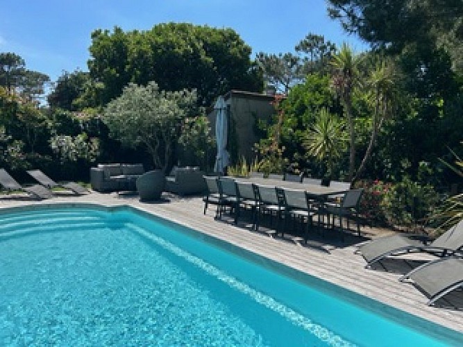 2. Chaume Gaultier vue pano salon table exterieur 06_2024