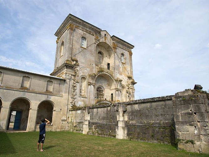 ABBAYE DE JOVILLIERS