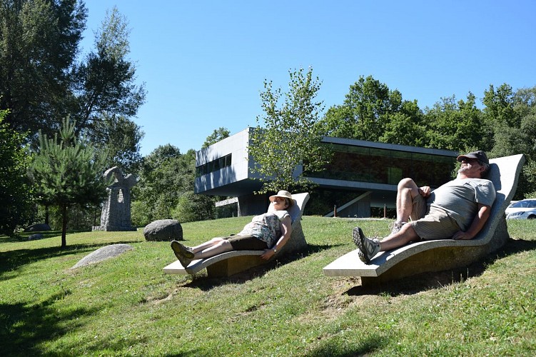 Picnic area at the Maison du Sidobre