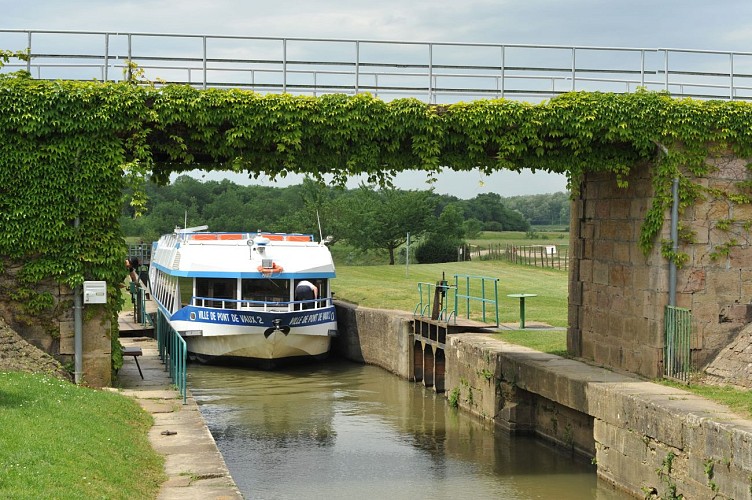 Bateau restaurant "Ville de Pont de Vaux 2"