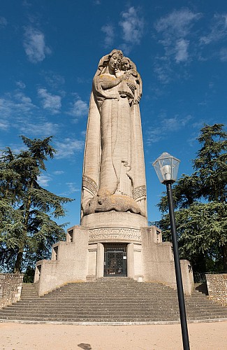 La Madone veille sur la Côtière