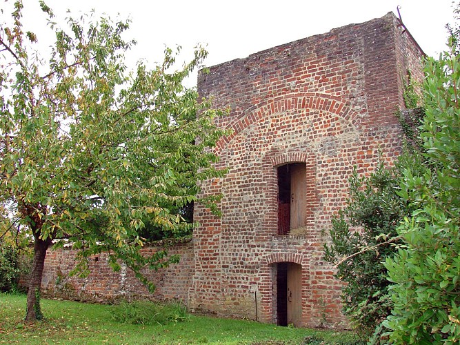 Remains of Bâgé-le-Châtel medieval city walls
