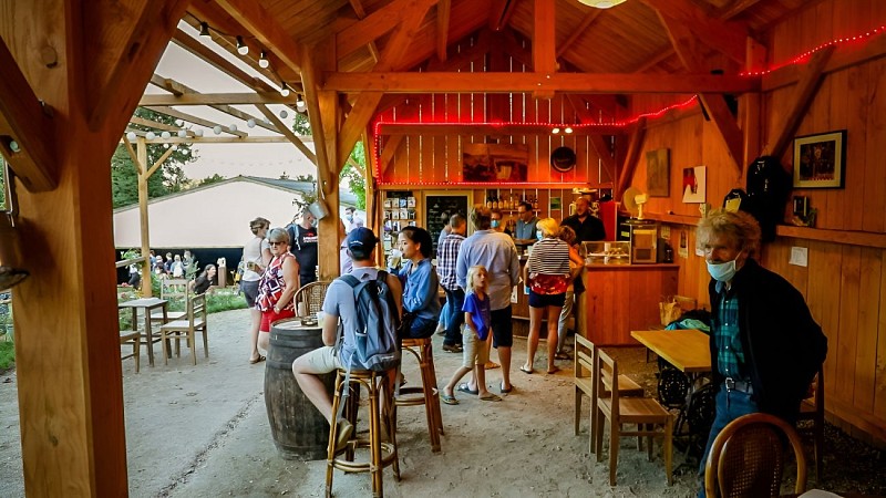 pommeraye-5dIV-1-116.00_15_44_11.Still003