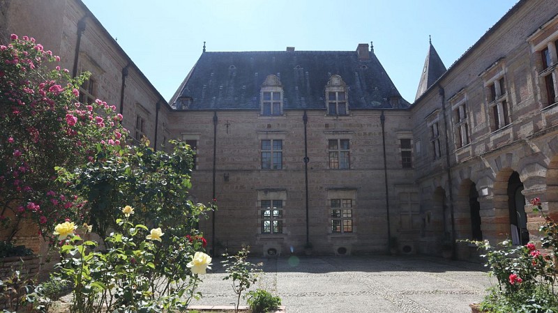 Chateau de Caumont