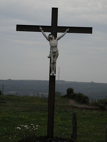 Prendre à droite au calvaire et au petit banc