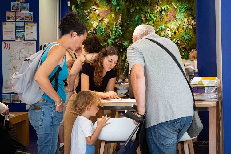 Accueil des touristes Office de Tourisme Limoges - 12-2029 - ©OTI.Limoges .Anne-Sophie.Dubreuil(3) (1)