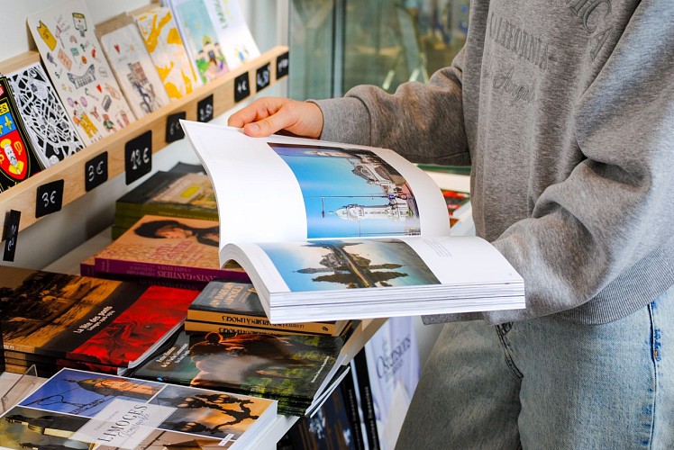 Boutique OT-Brochures ©OTI Limoges-Luna Bidon (14)