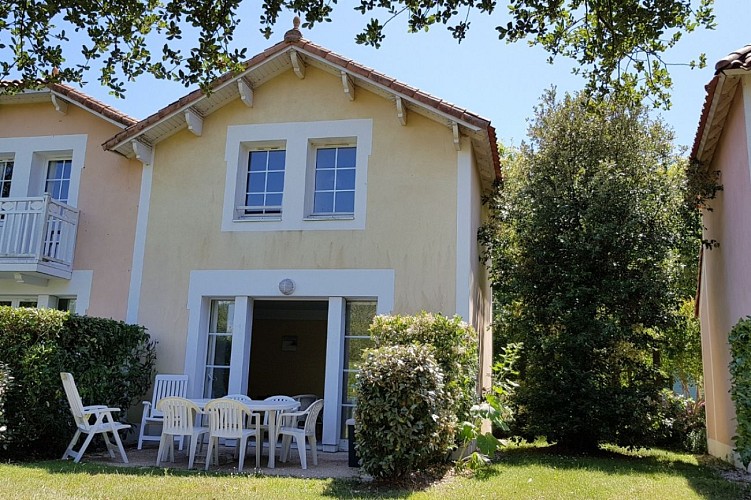 MAISON DE VACANCES DANS RÉSIDENCE AVEC PISCINE À TALMONT SAINT HILAIRE