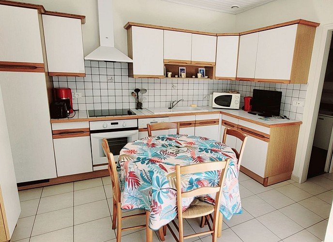 Petite maison dans cour commune avec un studio - centre ville dans une petite rue calme - idéal pour vacances à pied