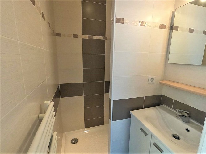 Petite maison dans cour commune avec un studio - centre ville dans une petite rue calme - idéal pour vacances à pied