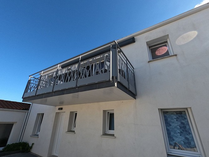 Maison de ville récente,  avec balcon/terrasse,  très confortable, idéalement situé pour tout faire à pied