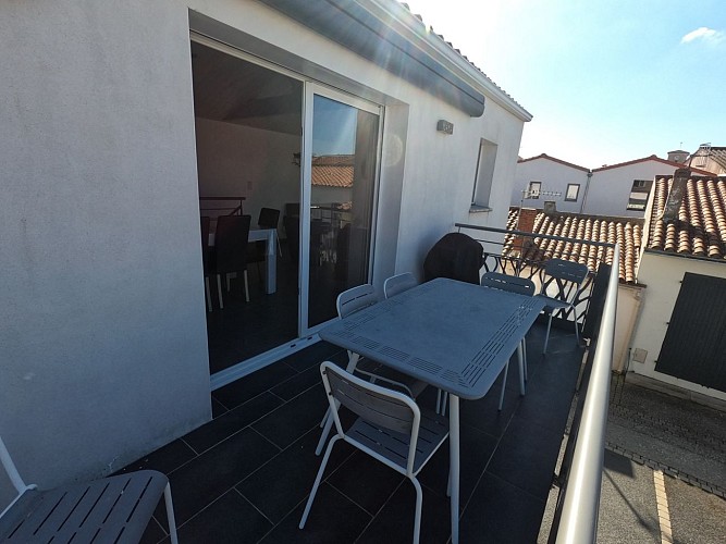 Maison de ville récente,  avec balcon/terrasse,  très confortable, idéalement situé pour tout faire à pied