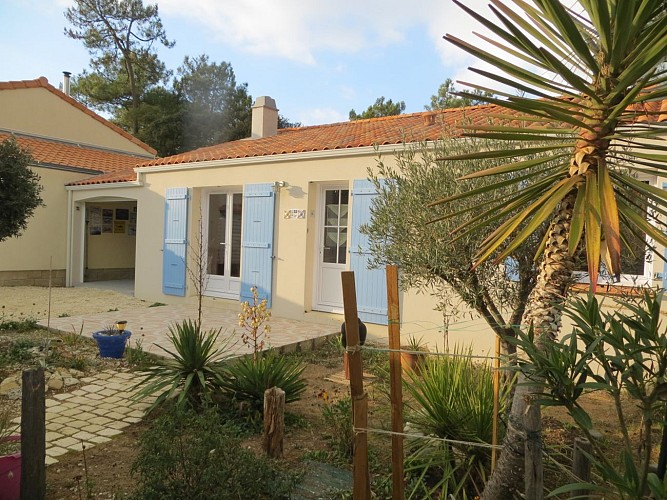 Maison individuelle confortable, quartier calme, proche plage et forêt