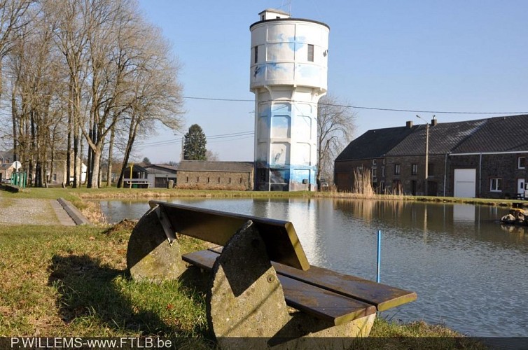 Château d'eau et étang