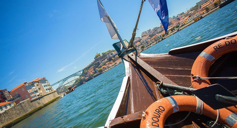 Croisière des 6 ponts, Bus à arrêts multiples & Visite de la cave à vin de Calém - Porto