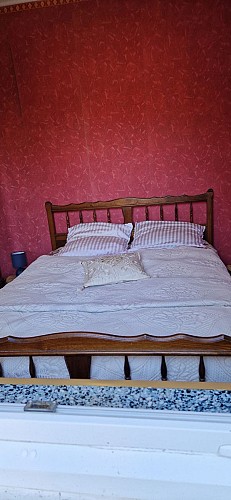 Chambre rouge Le Feslot