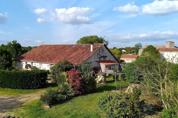 CHAMBRES D'HÔTES "LA LUCARLIÈRE"