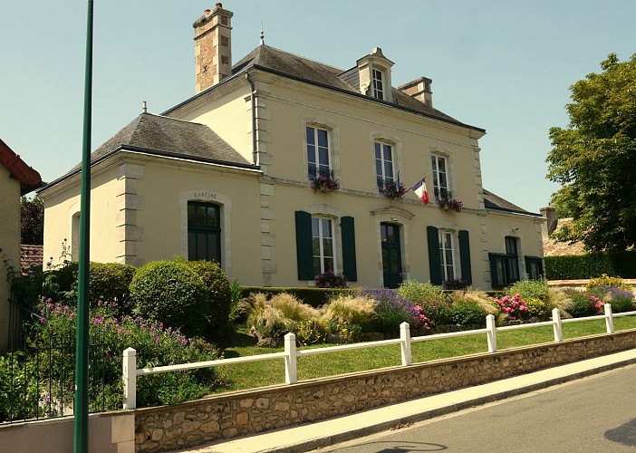 Mairie à Saint Pierre des Ormes