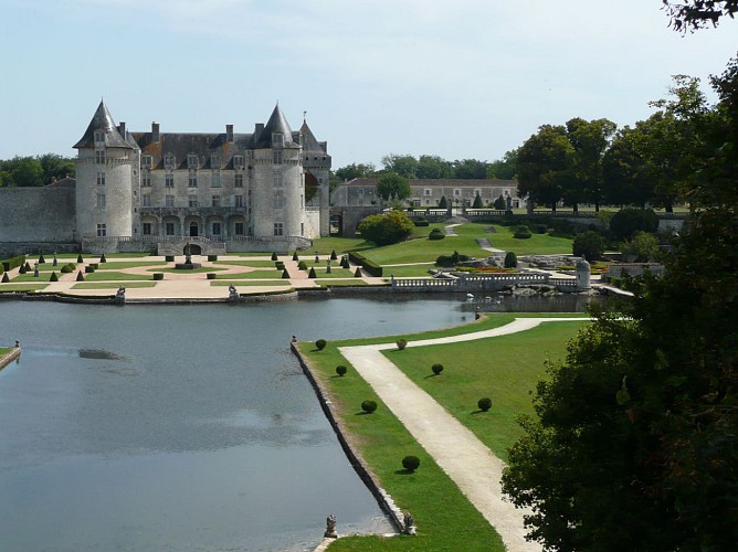 Le château de la Roche-Courbon.
