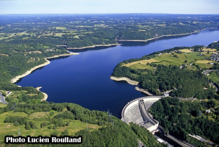 Bort-Les-Orgues Dam reservoir