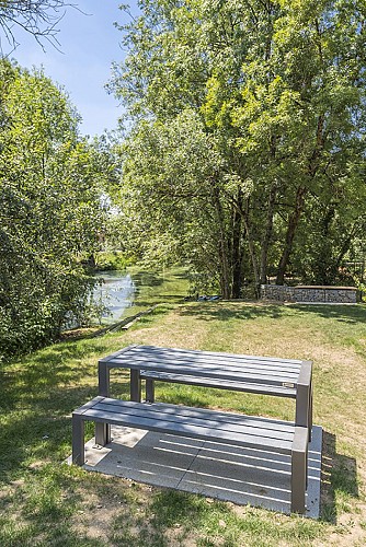 AIRE DE PIQUE-NIQUE RUE DU SQUARE