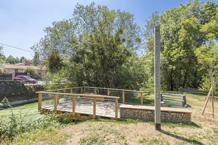 AIRE DE PIQUE-NIQUE RUE DU SQUARE