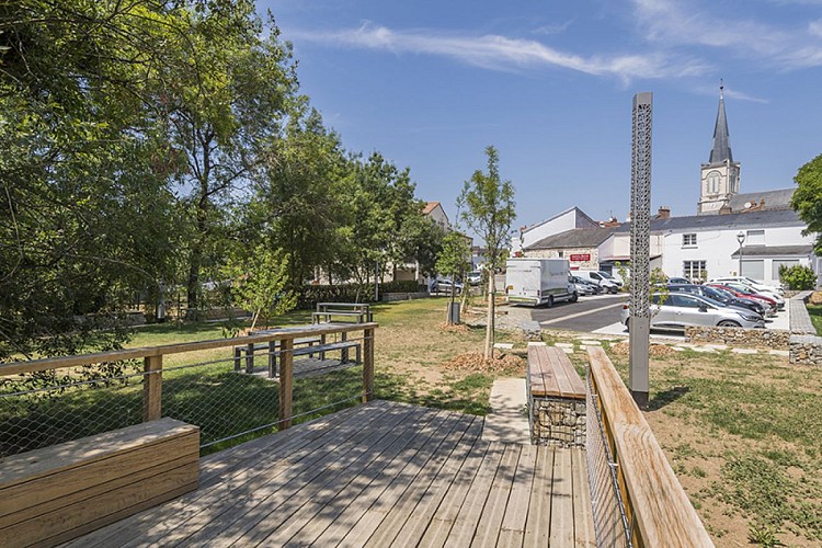 AIRE DE PIQUE-NIQUE RUE DU SQUARE