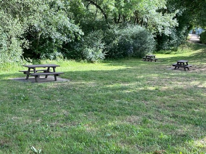 AIRE DE PIQUE-NIQUE DU PRÉ MOREAU