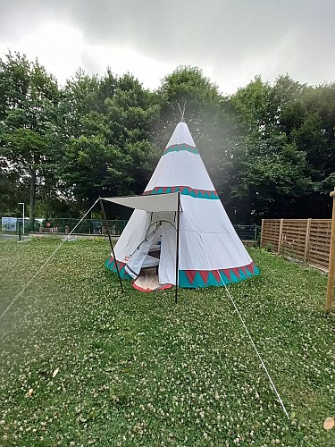 TIPI AU CAMPING DU GUE SAINT-LEONARD