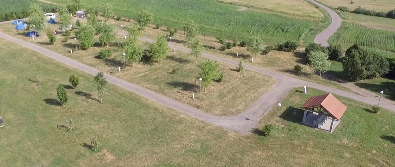 Camping (emplacements, bacs à vaisselle et à linge