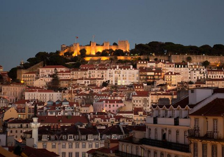 Visita nocturna de Lisboa, cena y espectáculo de Fado - Salida desde su hotel