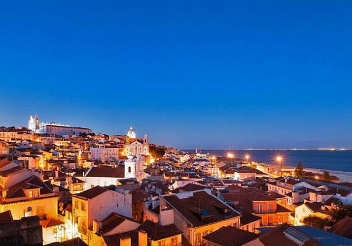 Visita nocturna de Lisboa, cena y espectáculo de Fado - Salida desde su hotel