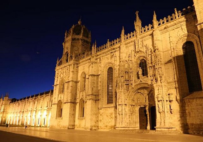 Visita nocturna de Lisboa, cena y espectáculo de Fado - Salida desde su hotel