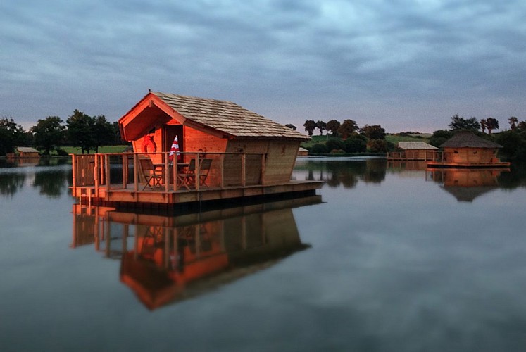 Les Cabanes sur l'Eau du Village Flottant