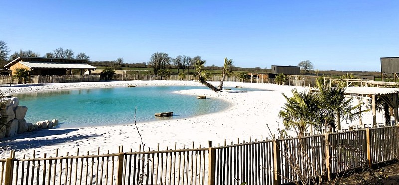 Lagon et plage et bar